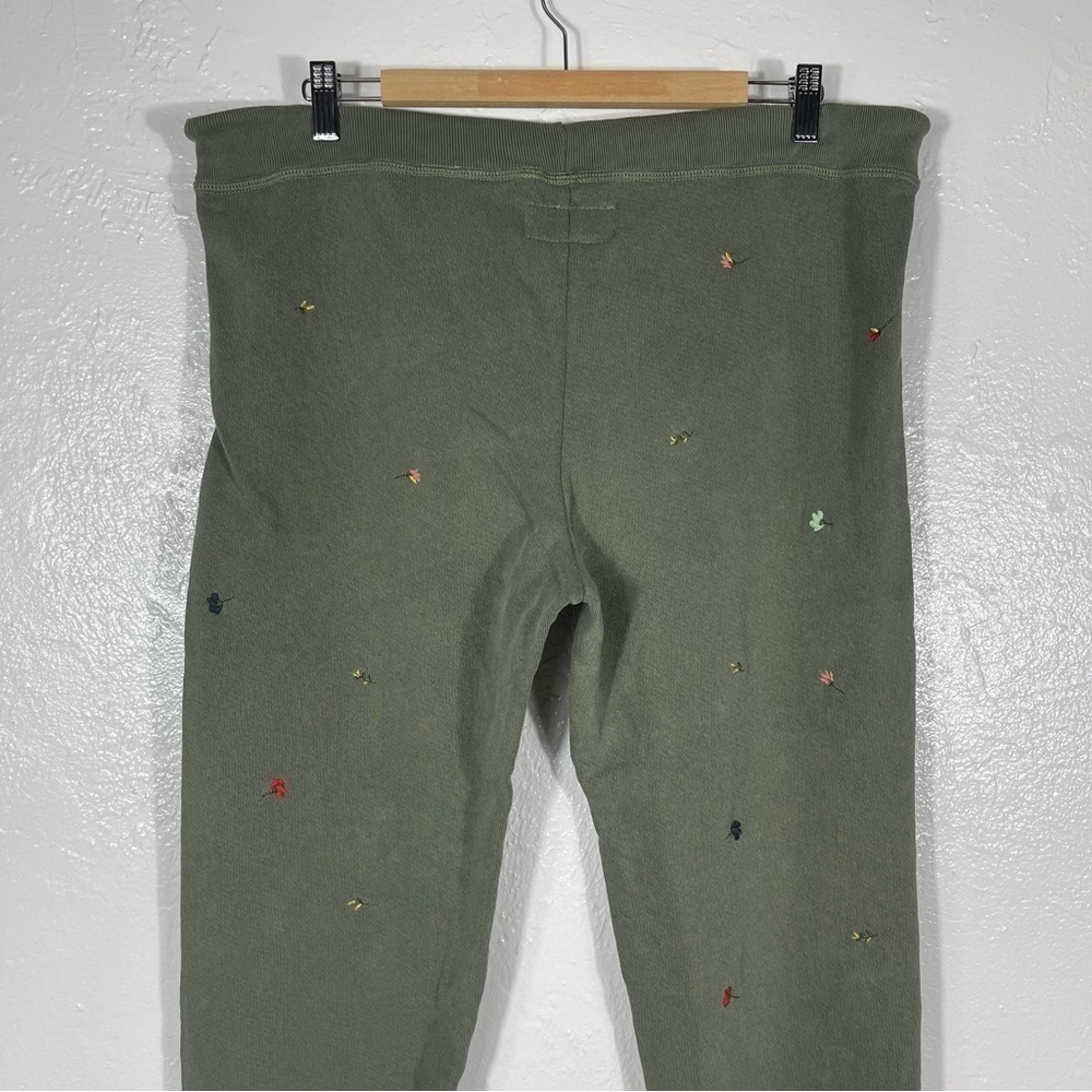 THE GREAT. The Cropped Sweatpants With Tossed Floral Embroidery in Army Sz-3 = L - Picture 7 of 10